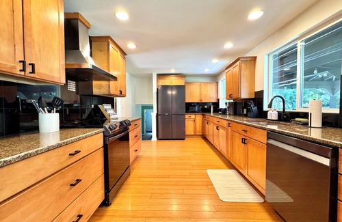 Boise Casa | The Mesa Manor - Fun in the Foothills - Arcade/Patio/Large Kitchen/Comfy Beds