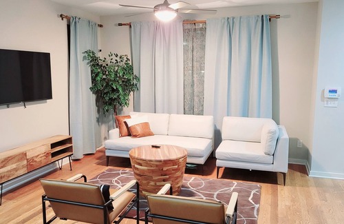 Summerhill Casa | The Metropolitan is a 3 story townhouse in downtown Atlanta