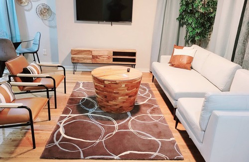 Summerhill Casa | The Metropolitan is a 3 story townhouse in downtown Atlanta