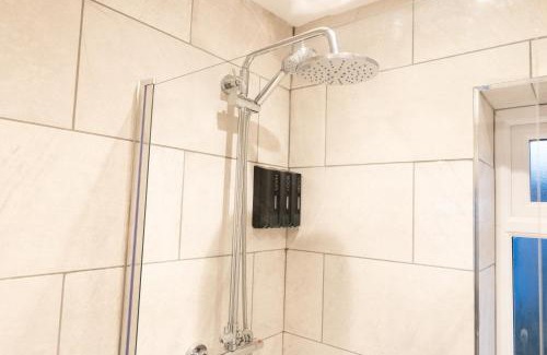 Newport Casa | The Mews, Amazing Newport 2 BR, Excellent location, Parking, Perfect for Contractors