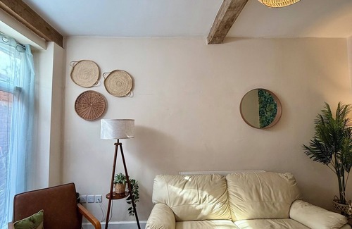 Worcester Casa | The Mews - Worcester City - Gated - Self Check In - WIFI - 2 Doubles - Sleeps 6