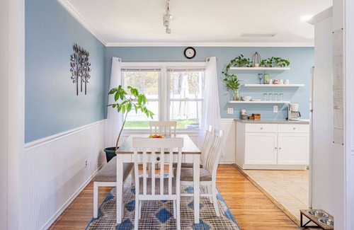 New Paltz Casa | The Meyer: spacious family home with hot tub minutes to downtown New Paltz
