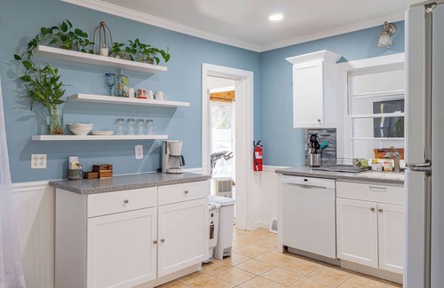 New Paltz Casa | The Meyer: spacious family home with hot tub minutes to downtown New Paltz