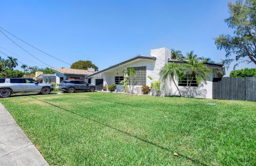 Ojus Casa | The Miami Enchanted Lake House
