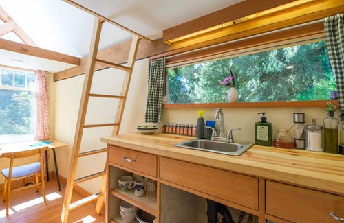 Roberts Creek Cabina | The Micro Cabin In Roberts Creek - ¡A 2 minutos de la playa!