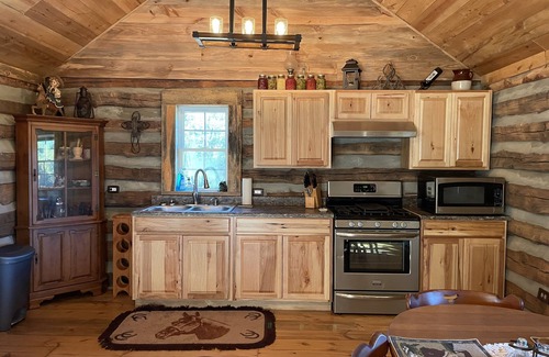 State Road Cabina | The Midnight Moon Cabin, Horses, Goats, Cows, Hot tub, relax, then do it again!