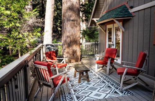 Lake Arrowhead Villa | The Mighty Pines Retreat + Large Patio + BBQ+View!