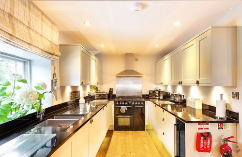 Alfreton Casa | The Milking Parlour Grande -9 bedroom property with hot tub