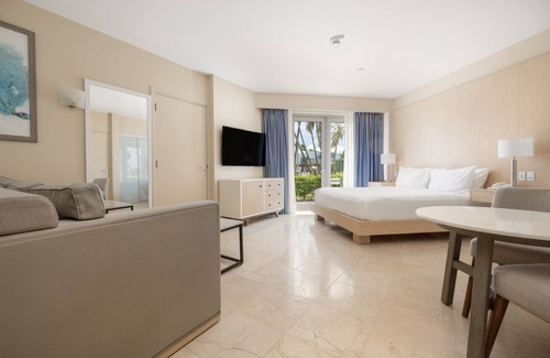 Palm Beach Hotel | The Mill Resort & Suites