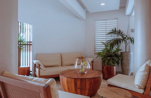 Palm Beach Hotel | The Mill Resort & Suites