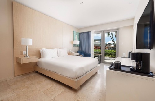 Palm Beach Hotel | The Mill Resort & Suites