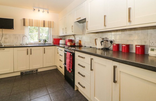 East Portlemouth Cabaña | THE MILLER'S COTTAGE, pet friendly, with open fire in Hatherleigh