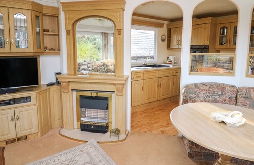 Machynlleth Casa | THE MILLPOND CARAVAN, family friendly, with a garden in Machynlleth