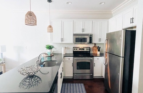 Auburn Condominio | The Milo-ONE block to Campus-newly remodeled-sleeps 4 comfortably