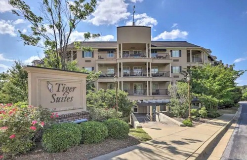 Auburn Condominio | The Milo-ONE block to Campus-newly remodeled-sleeps 4 comfortably