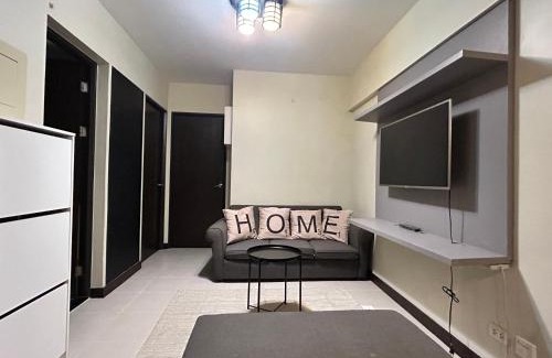 Paranaque Apartamento | The Mindful Home - 2BR Cozy Condo near NAIA