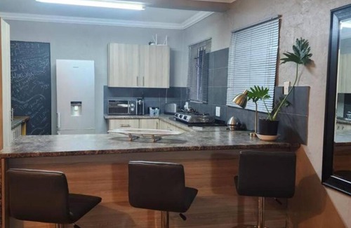 Ekurhuleni Apartamento | The Minimalist Hide away