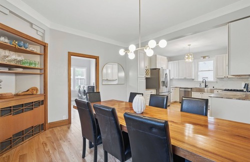 St. Anthony Park Casa | THE "MINNE" CASTLE~Pool~Hot tub~Bar~Sauna~Arcade!