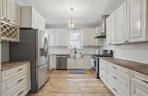 St. Anthony Park Casa | THE "MINNE" CASTLE~Pool~Hot tub~Bar~Sauna~Arcade!
