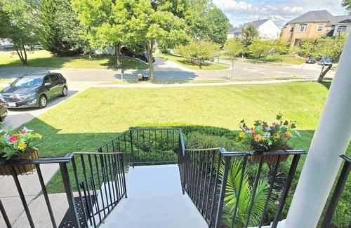 Upper Marlboro Casa | The Mirror .nSpacious & Luxury 4-bedroom house in charming Upper Marlboro/DMV
