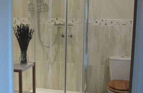 Moreton Cama Y Desayuno | The Moats B&B - Ground Floor King Size Room Ensuite - New listing from Vrbo