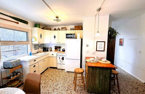Wellfleet Cabaña | The Mod Pod~2 bd/2.5 bth/dog/games/steps to beach