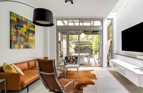 Leichhardt Casa | The Mod - Striking Split Level Gem in Sydney's West
