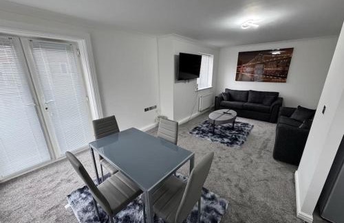Milton Keynes Apartamento | The Modern Balcony Apartment - 2 Bed 1 Bath Private Parking
