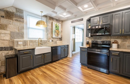 Rock Hill Casa | The Modern Classic | 4Bd/3Bth Home | Sleeps 10