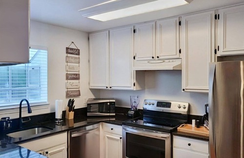 Hybla Valley Casa | The Modern Gem, Alexandria