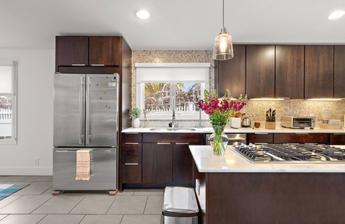 Lynnhurst Casa | "The Modern Muse" at Logan by Roxy Rentals