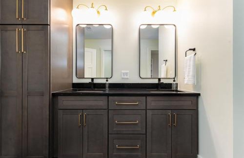 Northeast South Bend Casa | The Modern ND 4B 3,5BA 1 mi to Stadium