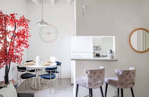 North University Apartamento | The Modern | Sleeps 5 | Central near U of Texas!
