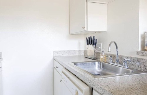 North University Apartamento | The Modern | Sleeps 5 | Central near U of Texas!