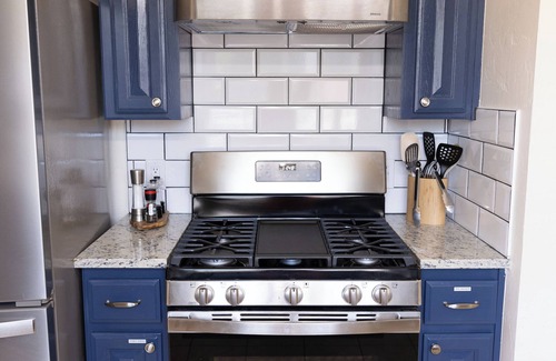 Norman Casa | THE MOJO DOJO! WALK TO CAMPUS! Beautiful remodel near OU - PET FRIENDLY