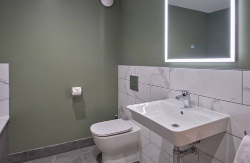 Chittlehamholt Complejo | The Mole Resort, 2 Bedroom Meadow View Luxury Lodge with Hot Tub