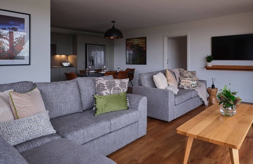 Chittlehamholt Cabaña | The Mole Resort sleeps 6 guests in 3 bedrooms