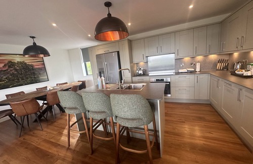 Chittlehamholt Cabina | The Mole Resort that sleeps 6 guests in 3 bedrooms