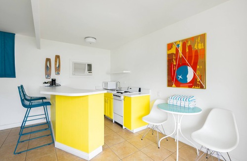 Desert Park Estates Hotel | The Monkey Tree Hotel Buyout by AvantStay | Hotel Buyout! Funky Rooms w/ Pool