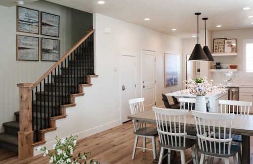 Washington Fields Casa | 🌲The Monroe ⛰️BRAND NEW Townhouse With Majestic Views and EV Charger Hookup