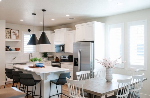 Washington Fields Casa | 🌲The Monroe ⛰️BRAND NEW Townhouse With Majestic Views and EV Charger Hookup