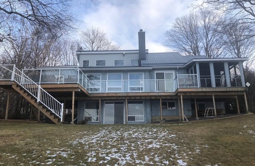 Picton Casa | The Montauk | West Lake | 6 Bedrooms | Waterfront