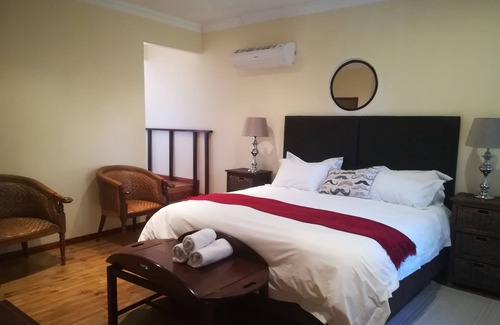 Lanseria Cama Y Desayuno | The Moon and Sixpence Garden Guest House