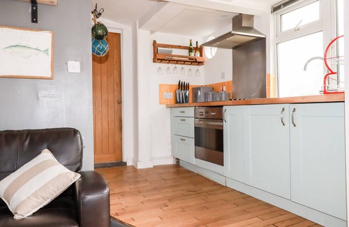 Gorran Haven Cabaña | THE MOONBEACH CABIN, pet friendly, with a garden in Gorran Haven