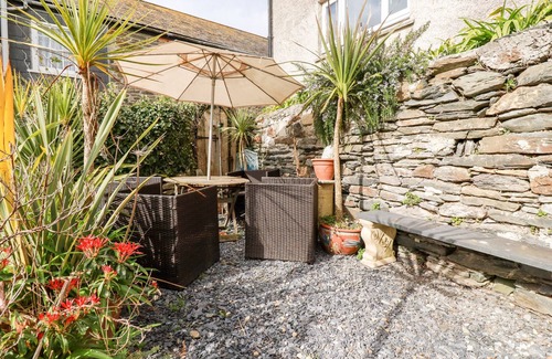 Gorran Haven Cabaña | THE MOONBEACH CABIN, pet friendly, with a garden in Gorran Haven