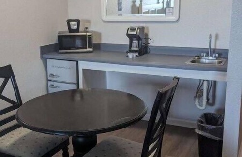 Carrabelle Hotel | The Moorings Hotel and Marina