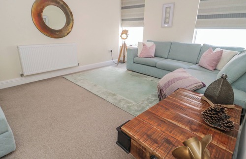 Deganwy Cabaña | THE MOORINGS, romantic, country holiday cottage in Deganwy