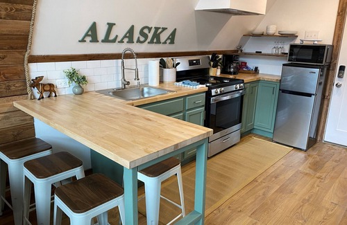 Seward Cabina | The Moose @ Exit Glacier Cabins