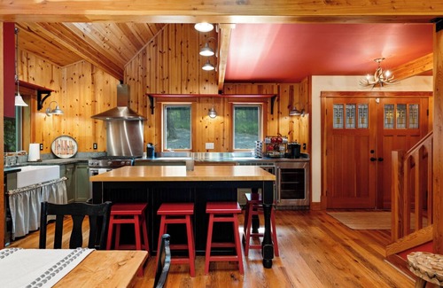 Pedlars Edge Chalet De Esquí | The Moose Lodge-Hot Tub/Game Room/Fire Pit/Grill/Walk to Slopes-0.7mi to Lodge