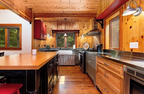 Pedlars Edge Chalet De Esquí | The Moose Lodge-Hot Tub/Game Room/Fire Pit/Grill/Walk to Slopes-0.7mi to Lodge